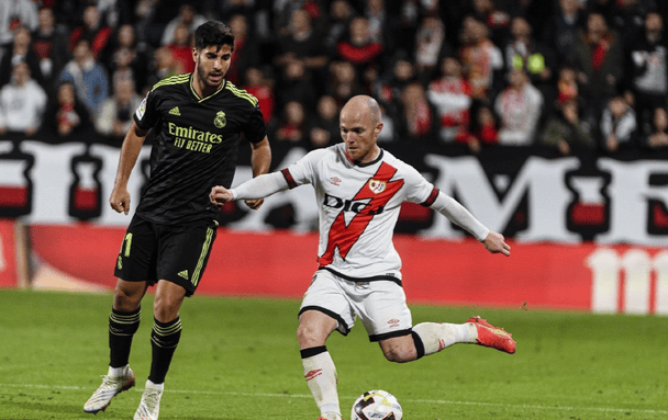 西甲焦点战：巴列卡诺VS巴伦西亚——攻防博弈下的胜负天平与比分推演